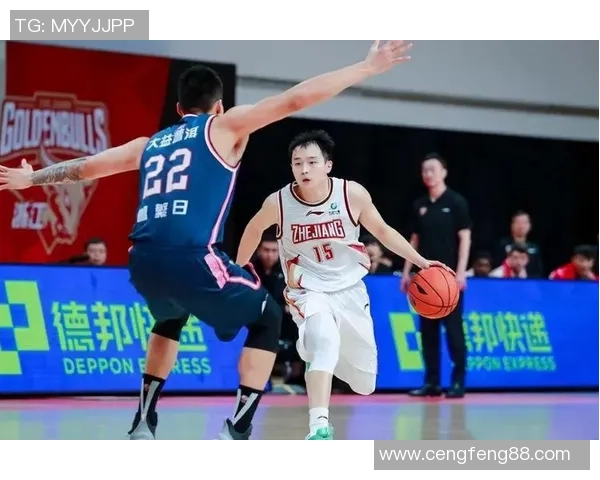 足球球星放松时刻揭秘：泡澡助力恢复，提升赛场表现的秘密武器